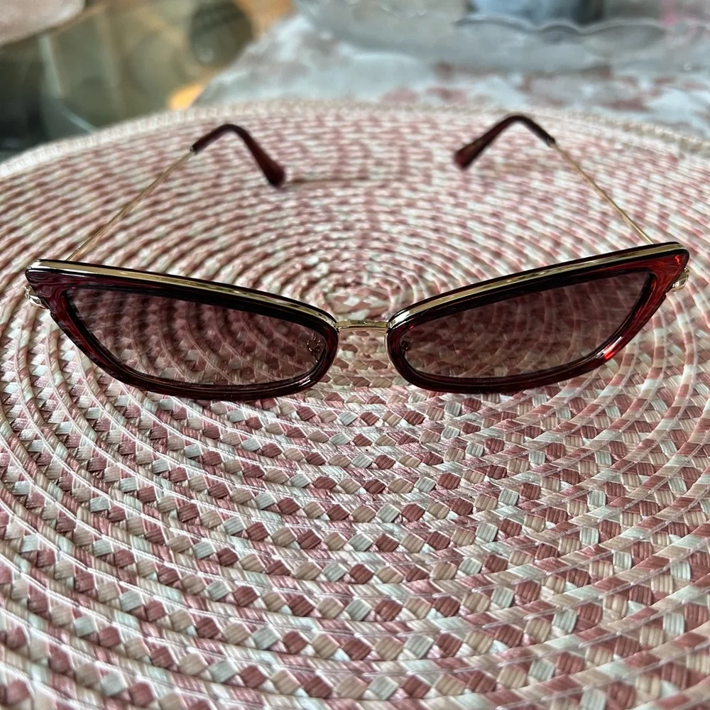 Elegant Brown Cat-Eye Sunglasses